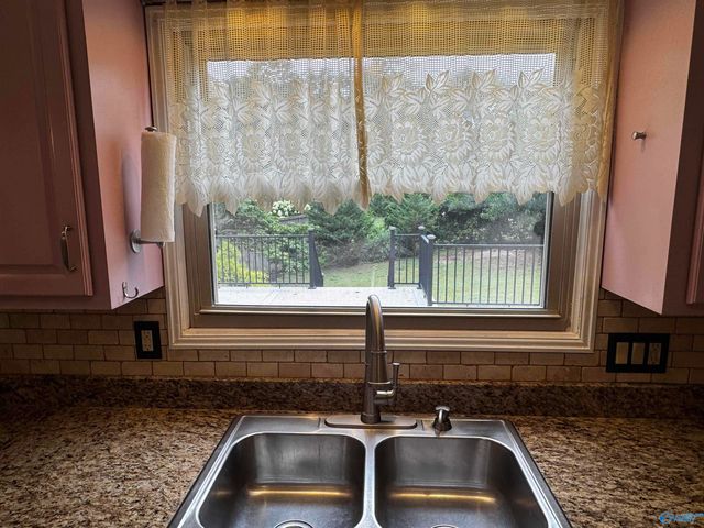 7608 Peacock Drive SW, Huntsville, AL 35802
