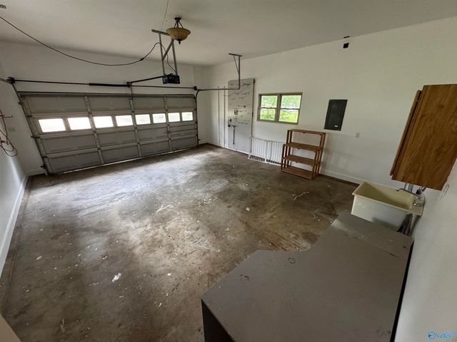 7608 Peacock Drive SW, Huntsville, AL 35802