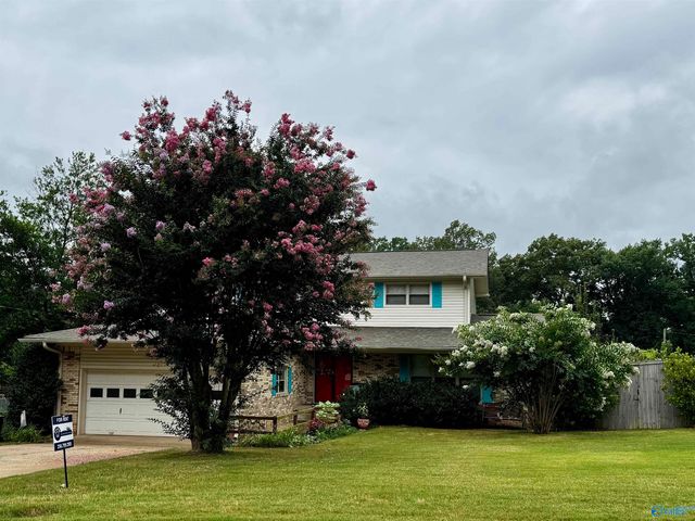 7608 Peacock Drive SW, Huntsville, AL 35802
