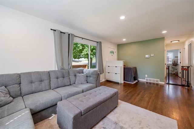 5709 E 107th Terrace, Kansas City, MO 64137