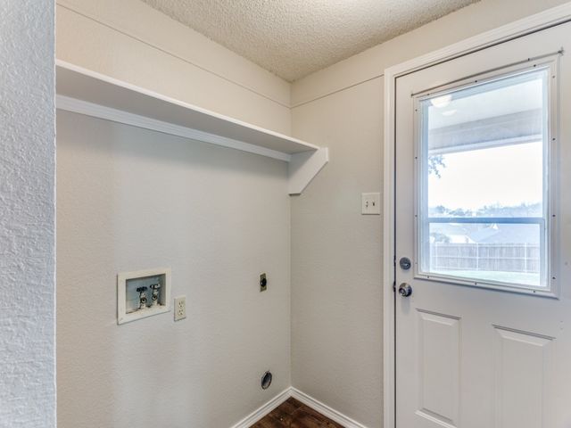 7124 Summerset Drive, Benbrook, TX 76126