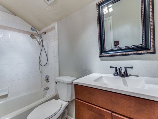 7124 Summerset Drive, Benbrook, TX 76126