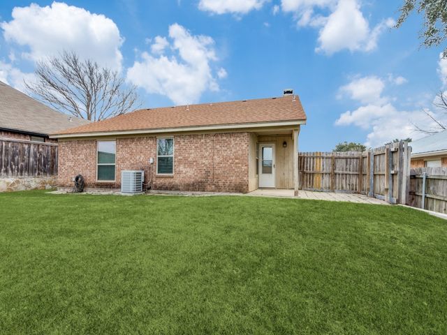 7124 Summerset Drive, Benbrook, TX 76126