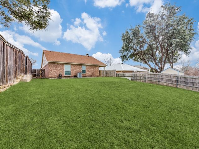 7124 Summerset Drive, Benbrook, TX 76126