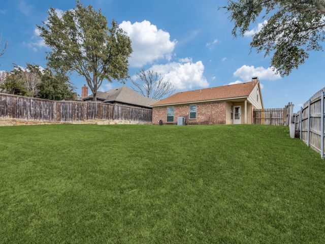 7124 Summerset Drive, Benbrook, TX 76126