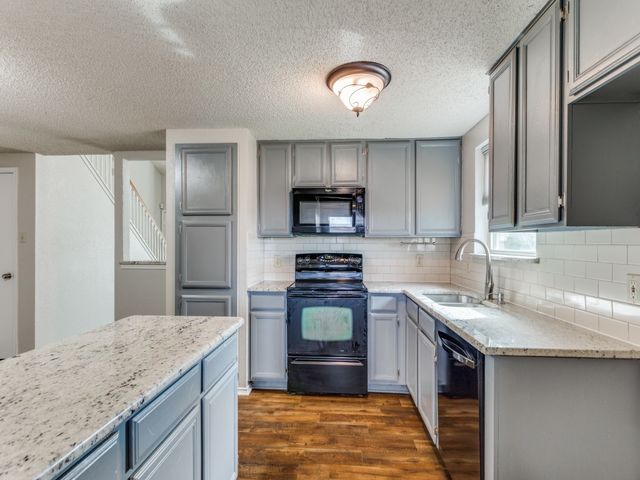 7124 Summerset Drive, Benbrook, TX 76126