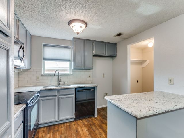 7124 Summerset Drive, Benbrook, TX 76126