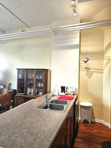 2323 W Pershing Road 140, Chicago, IL 60609