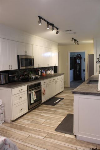 1818 Kensington Dr, Tyler, TX 75703