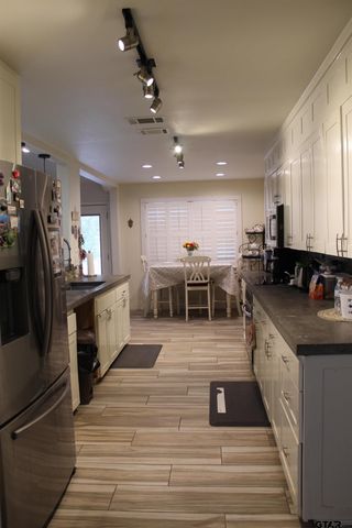 1818 Kensington Dr, Tyler, TX 75703