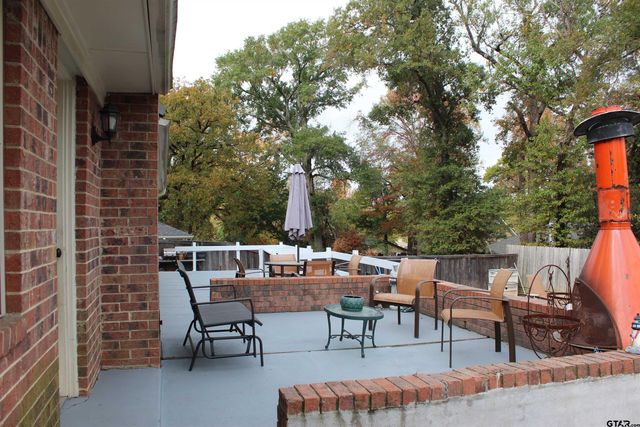 1818 Kensington Dr, Tyler, TX 75703