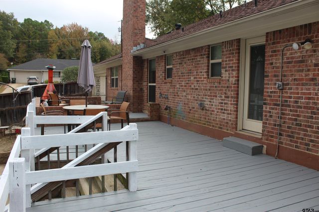 1818 Kensington Dr, Tyler, TX 75703