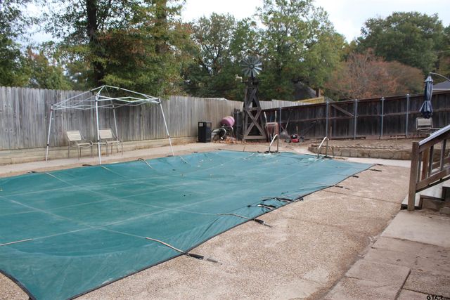 1818 Kensington Dr, Tyler, TX 75703