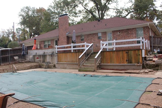 1818 Kensington Dr, Tyler, TX 75703