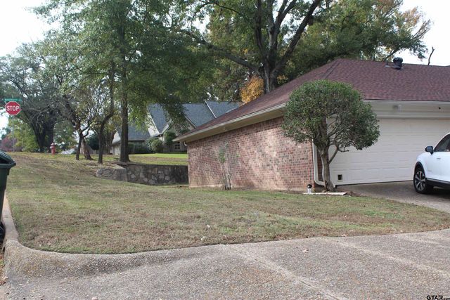 1818 Kensington Dr, Tyler, TX 75703