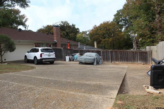 1818 Kensington Dr, Tyler, TX 75703