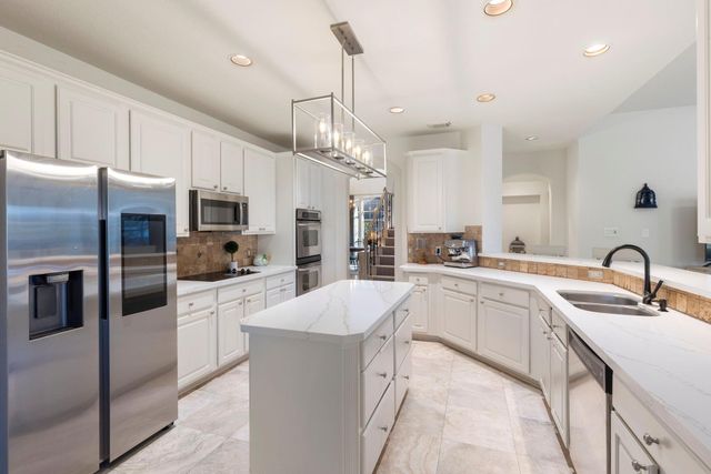 19 Clingstone Place, The Woodlands, TX 77382