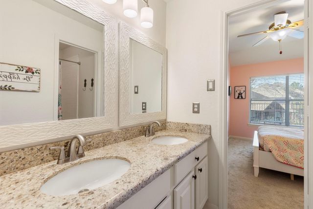 19 Clingstone Place, The Woodlands, TX 77382