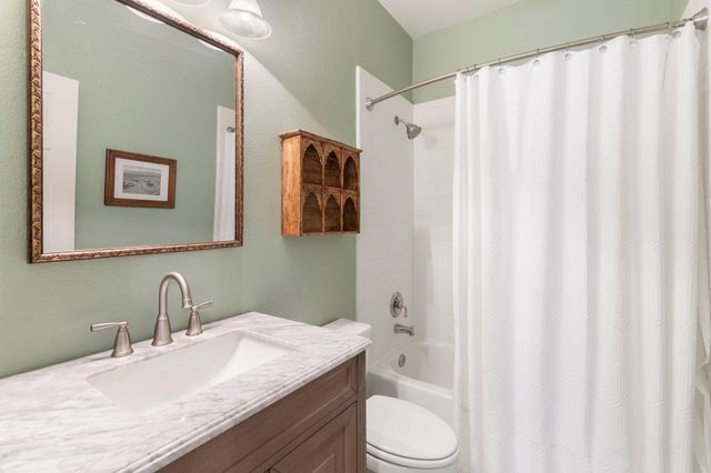 19 Clingstone Place, The Woodlands, TX 77382