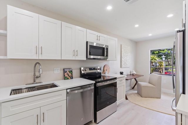 47 Stratford Lane W F, Boynton Beach, FL 33436