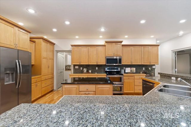 1420 W Powder Ct, Eagle, ID 83616