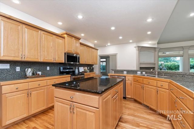1420 W Powder Ct, Eagle, ID 83616