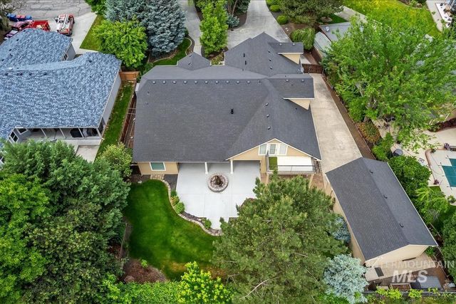 1420 W Powder Ct, Eagle, ID 83616