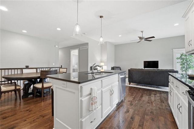 9402 N Bradford Avenue, Kansas City, MO 64154