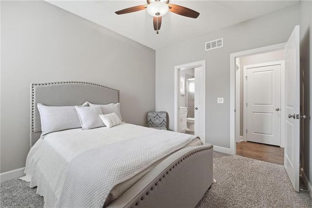 9402 N Bradford Avenue, Kansas City, MO 64154