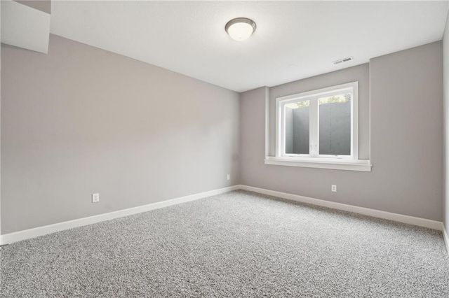9402 N Bradford Avenue, Kansas City, MO 64154