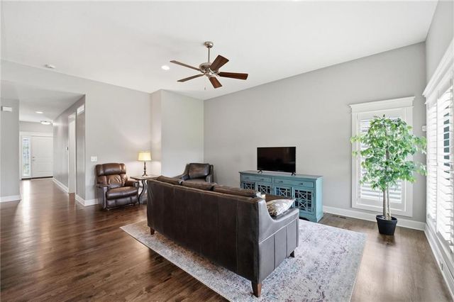 9402 N Bradford Avenue, Kansas City, MO 64154