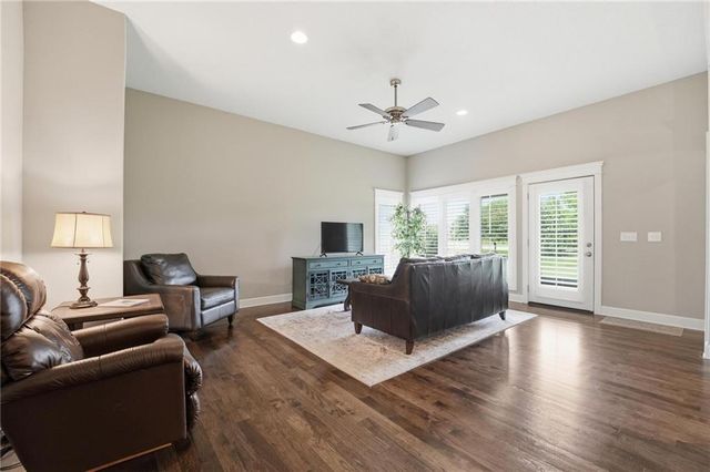 9402 N Bradford Avenue, Kansas City, MO 64154