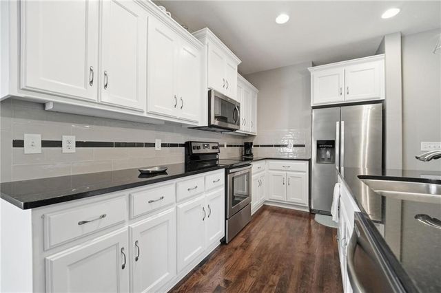 9402 N Bradford Avenue, Kansas City, MO 64154