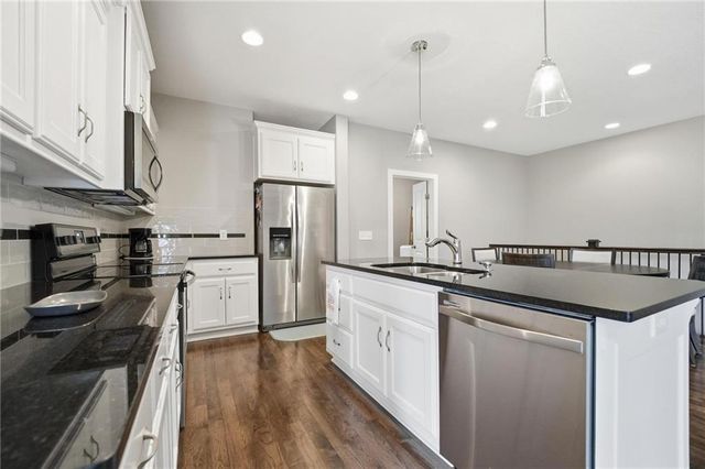 9402 N Bradford Avenue, Kansas City, MO 64154