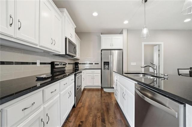 9402 N Bradford Avenue, Kansas City, MO 64154