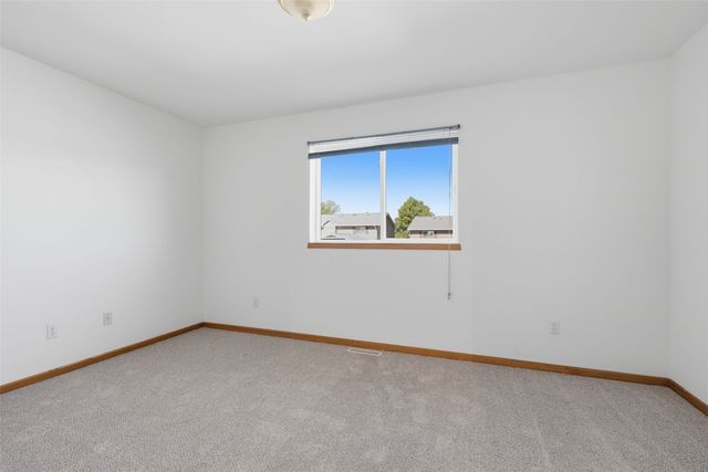 939 Grand Ave Court, Marion, IA 52302