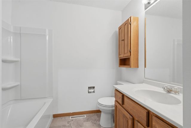 939 Grand Ave Court, Marion, IA 52302