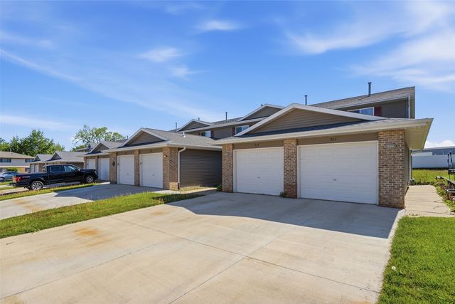 939 Grand Ave Court, Marion, IA 52302