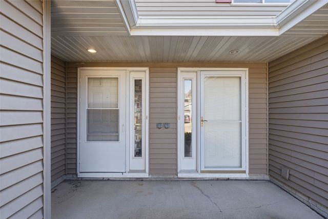 939 Grand Ave Court, Marion, IA 52302