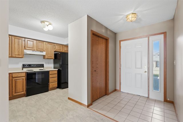 939 Grand Ave Court, Marion, IA 52302