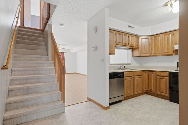 939 Grand Ave Court, Marion, IA 52302