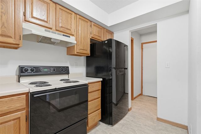 939 Grand Ave Court, Marion, IA 52302