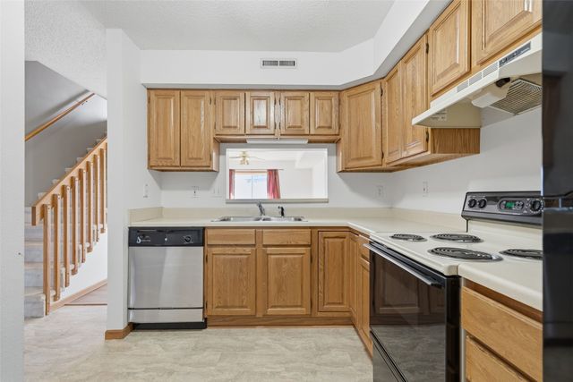939 Grand Ave Court, Marion, IA 52302