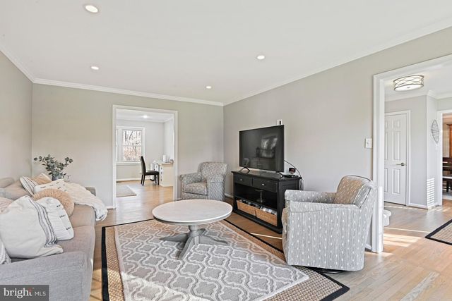 1633 LOZANO DR, Vienna, VA 22182