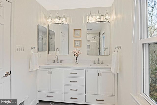 1633 LOZANO DR, Vienna, VA 22182