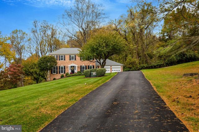 1633 LOZANO DR, Vienna, VA 22182