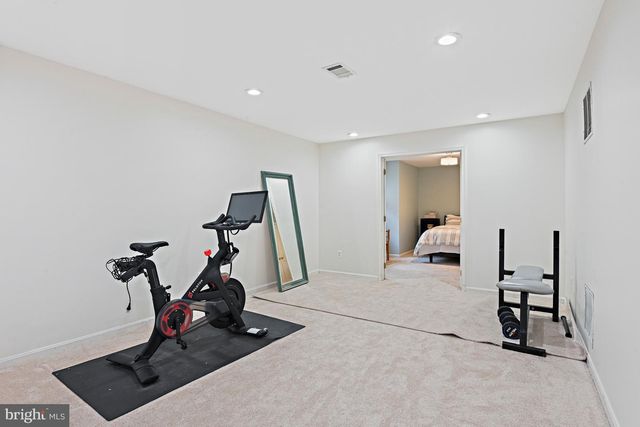 1633 LOZANO DR, Vienna, VA 22182