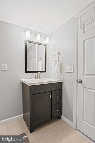 1633 LOZANO DR, Vienna, VA 22182