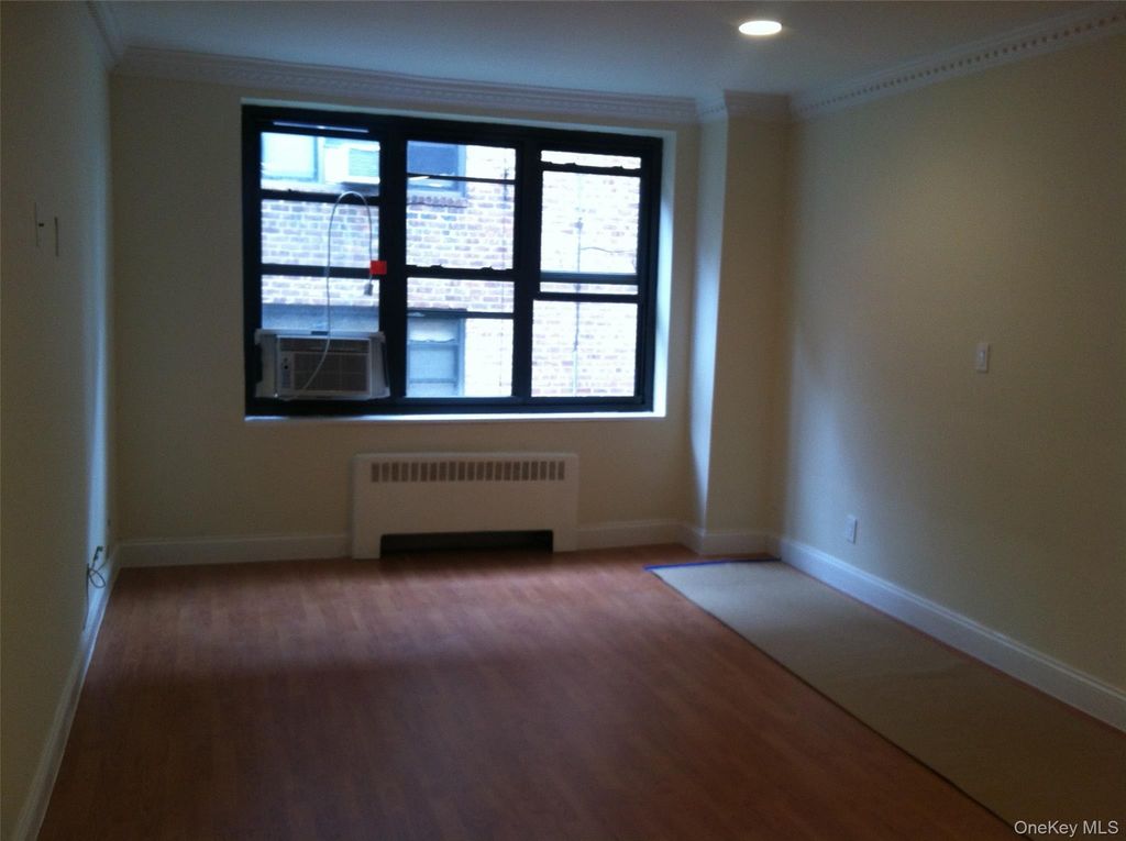 15 Canterbury C-13, Great Neck Plaza, NY 11021 — photo 2