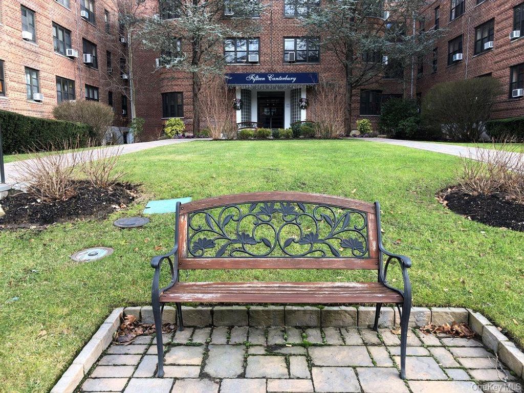 15 Canterbury C-13, Great Neck Plaza, NY 11021 — photo 3